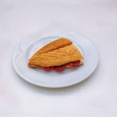 Sade Sucuklu Tost